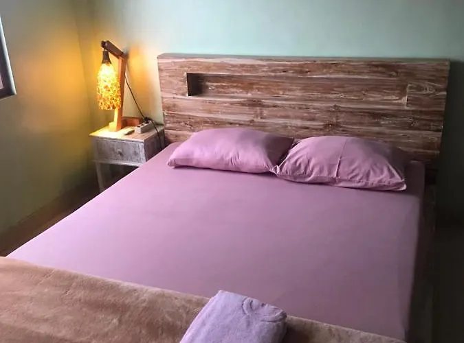 Ostello Nua House *