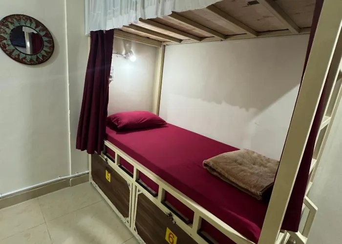 Nua House Ostello *