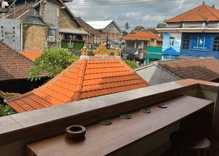 Ostello Nua House *